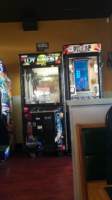 Me-n-Ed's Pizza Parlor Picture 8