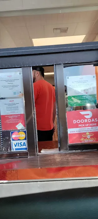 Robertito's Taco Shop Picture 3