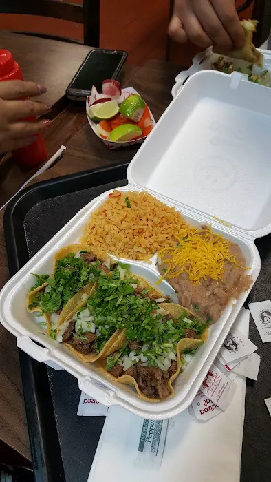 Robertito's Taco Shop Picture 1