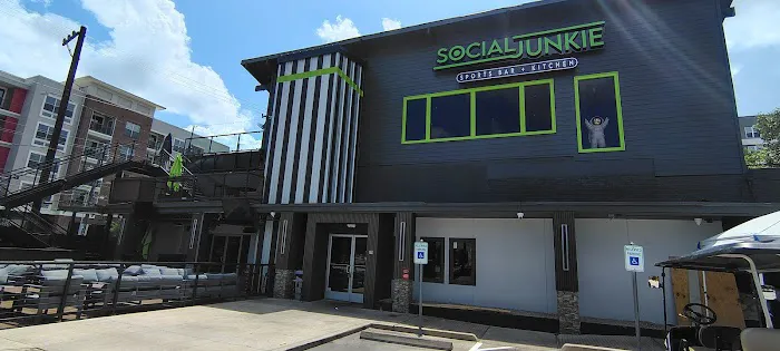 Social Junkie Picture 1