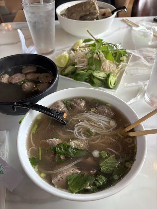 Yummy Pho & Thai Bistro Picture 2