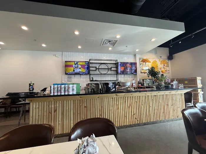 Yummy Pho & Thai Bistro Picture 6