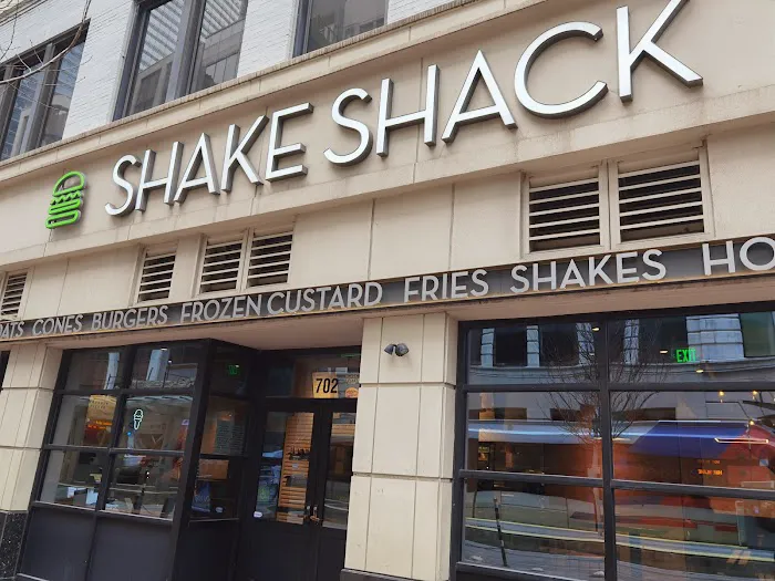 Shake Shack Downtown Houston Picture 7