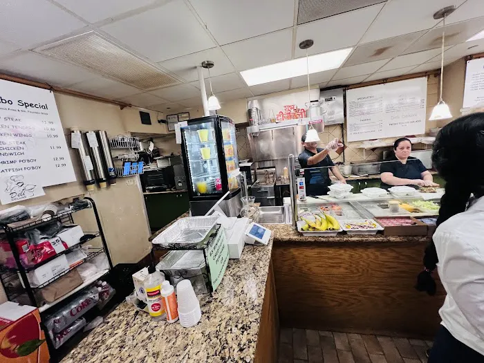 Deli Deluxe Picture 8