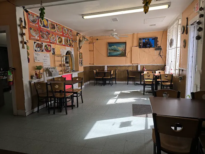 Taqueria y Pupuseria Monte Cristo Picture 4