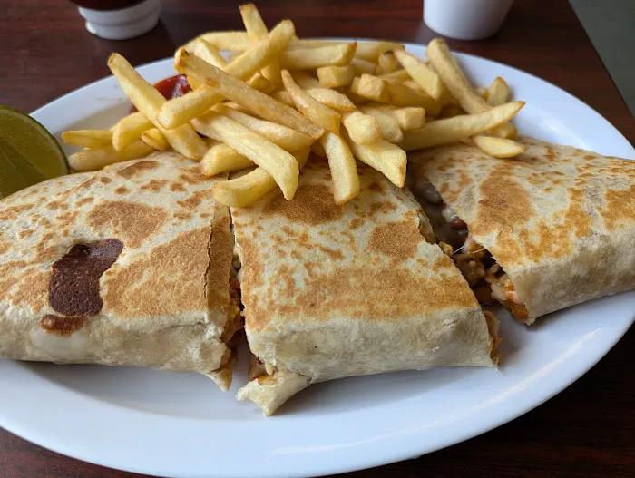 Taqueria y Pupuseria Monte Cristo Picture 9