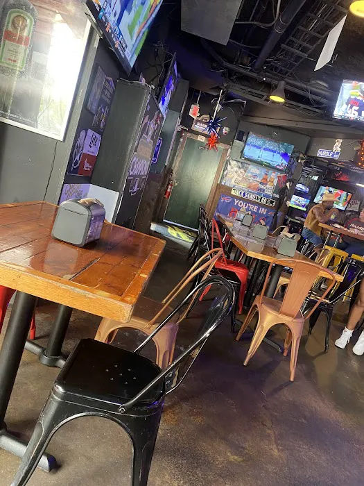 Christian's Tailgate Bar & Grill Picture 3