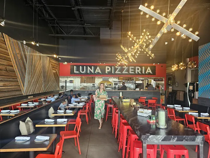 Luna Pizzeria Picture 5