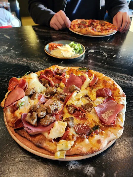 Luna Pizzeria Picture 9