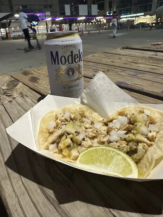 Snack & Glyde (Food Truck) Picture 2