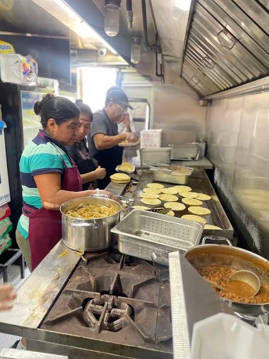 EL Taco Rico Aracely (Food Truck) Picture 10