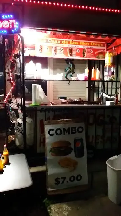 La Casa de los Hot Dogs Picture 2