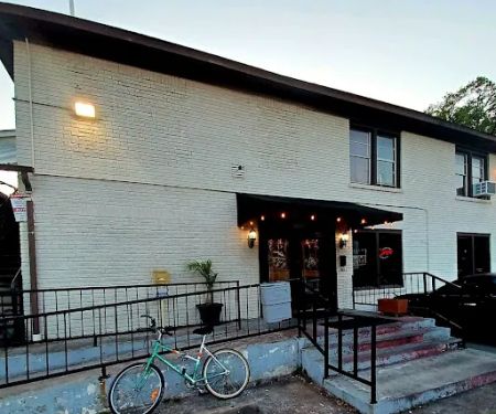 Midtown Bar & Grill
