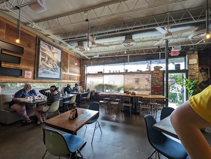 Piggy's Kitchen & Bar Picture 9