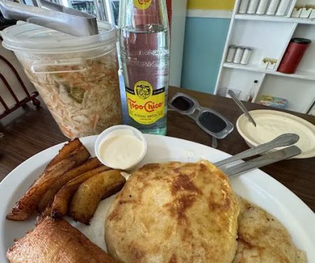 Antojitos Salvadorenos