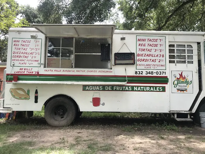 Family's Taqueria Picture 9