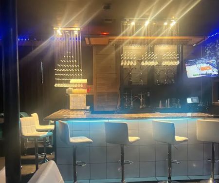 Supreme Bar & Lounge