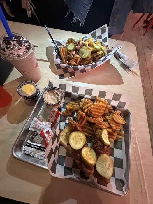 Main Bird Hot Chicken - Washington Picture 9