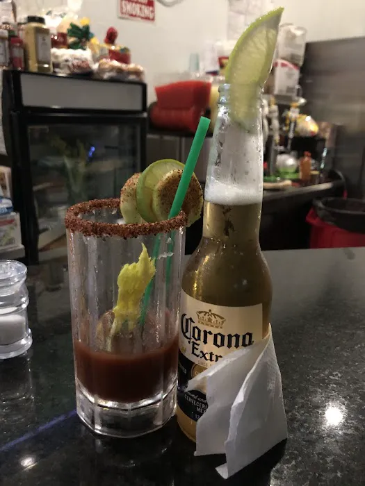 Nenas Sports Bar & Grill Picture 3