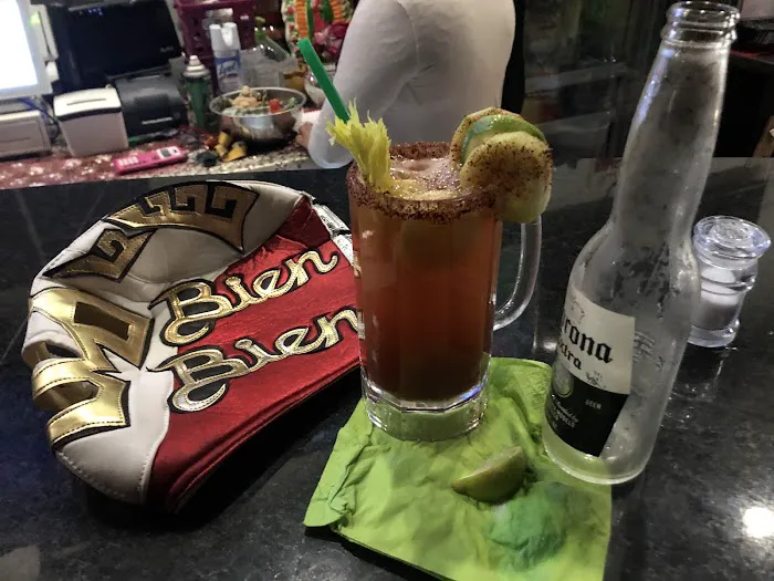 Nenas Sports Bar & Grill Picture 7