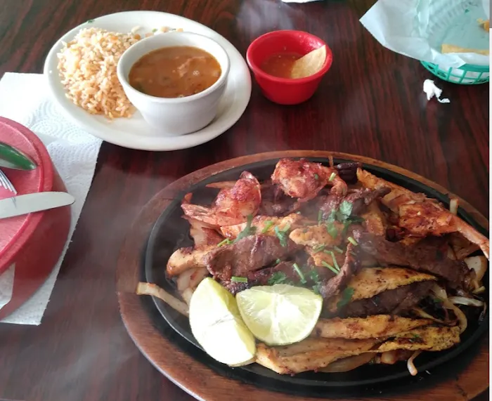 Tacos y Parrilladas El Primo Picture 5