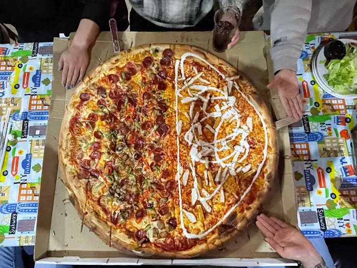 Mony's Pizzeria & Italian Kitchen Picture 7