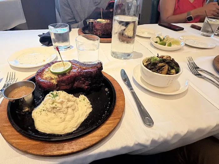 Perry's Steakhouse & Grille Picture 7