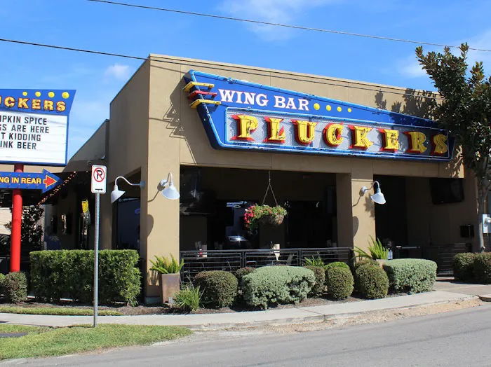 Pluckers Wing Bar Picture 1