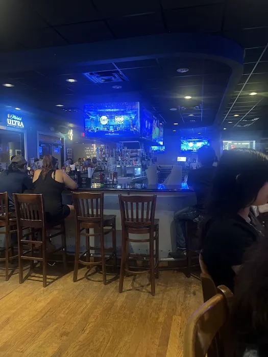 Pluckers Wing Bar Picture 5