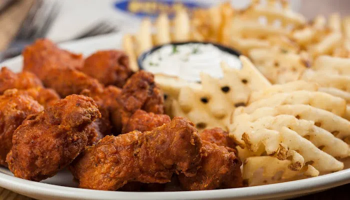 Pluckers Wing Bar Picture 4