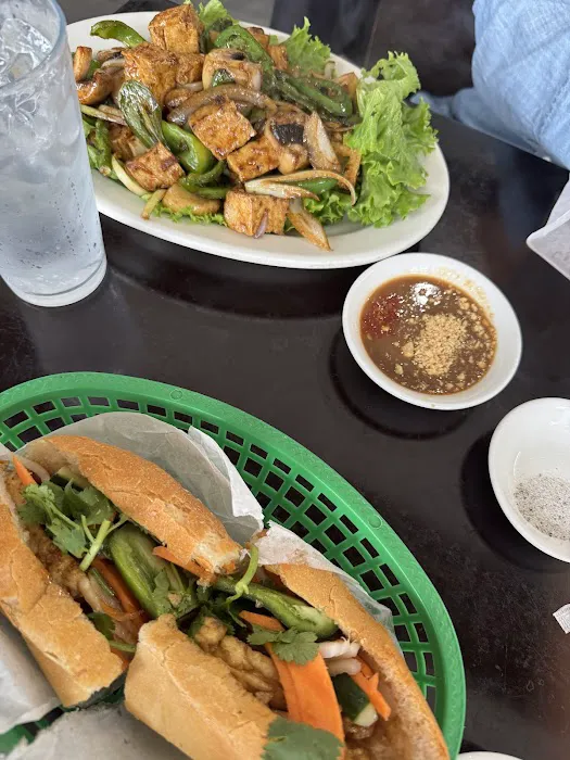 Cali Sandwich & Pho Picture 7