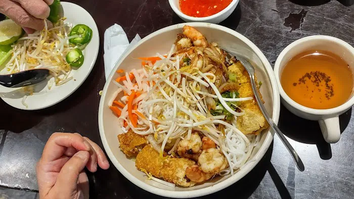 Cali Sandwich & Pho Picture 5