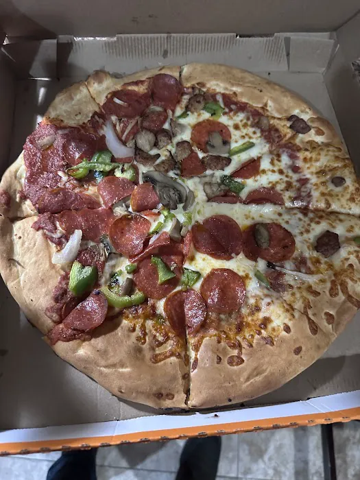 Little Caesars Pizza Picture 7
