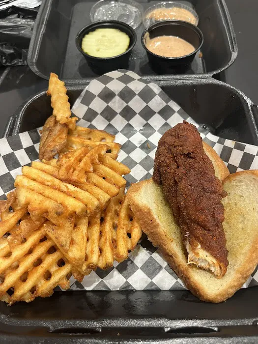 Main Bird Hot Chicken - Montrose Picture 10
