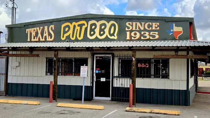 Pizzitola’s Heritage BBQ Picture 1