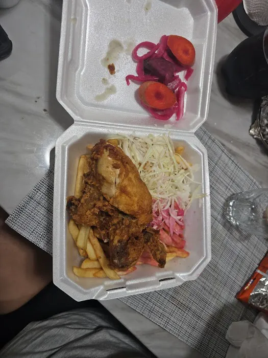 Antojitos Hondurenos Mariela (Food Truck) Picture 5