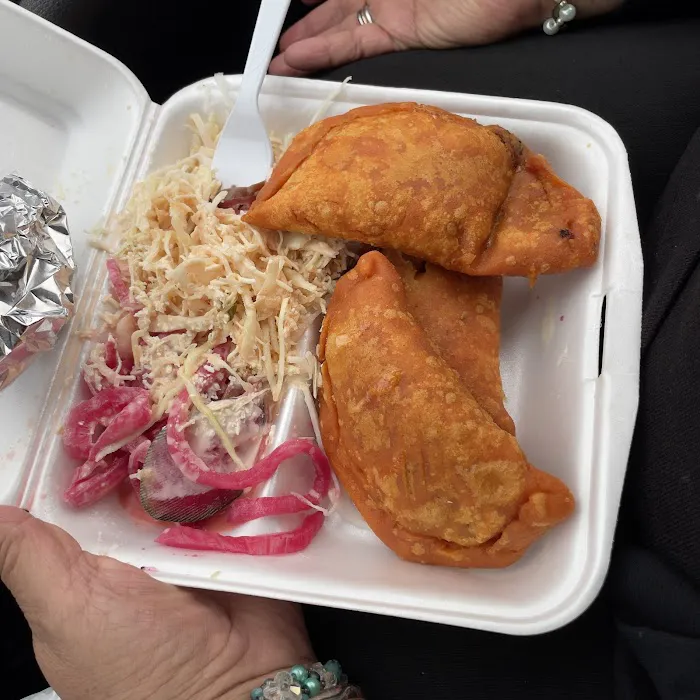 Antojitos Hondurenos Mariela (Food Truck) Picture 3