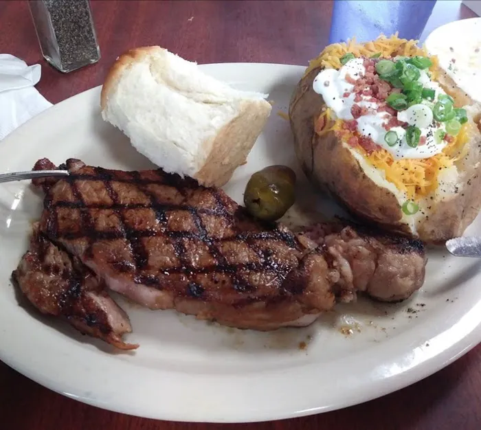 Tony's BBQ & Steakhouse Picture 9
