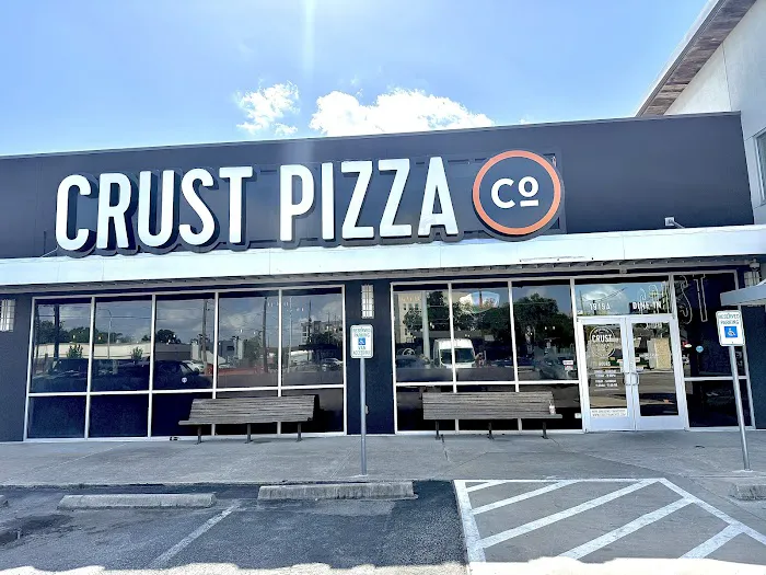 Crust Pizza Co. - Houston Heights Picture 5