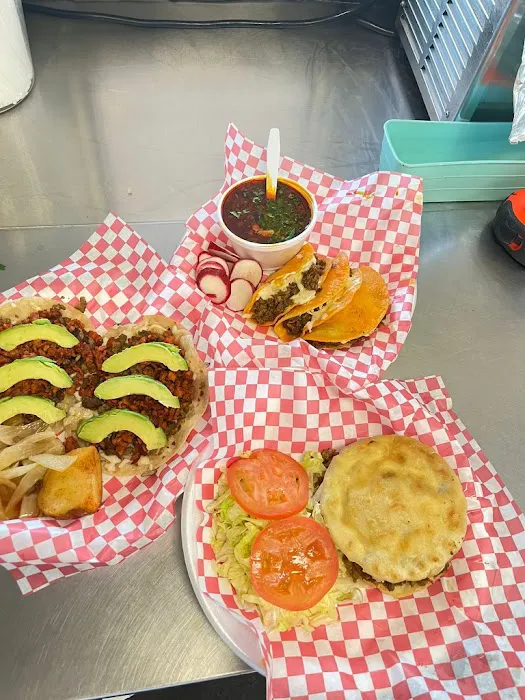 Tacos el Trueno (Food Truck) Picture 4