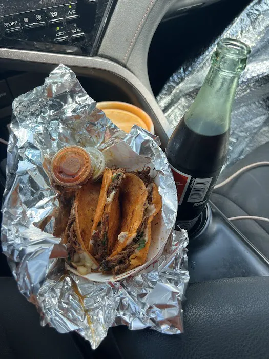 Chela's Tacos Picture 8