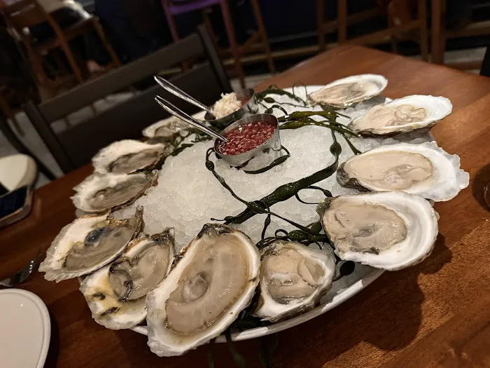 Little’s Oyster Bar Picture 4