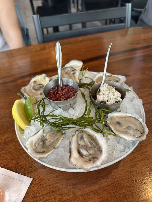 Little’s Oyster Bar Picture 5