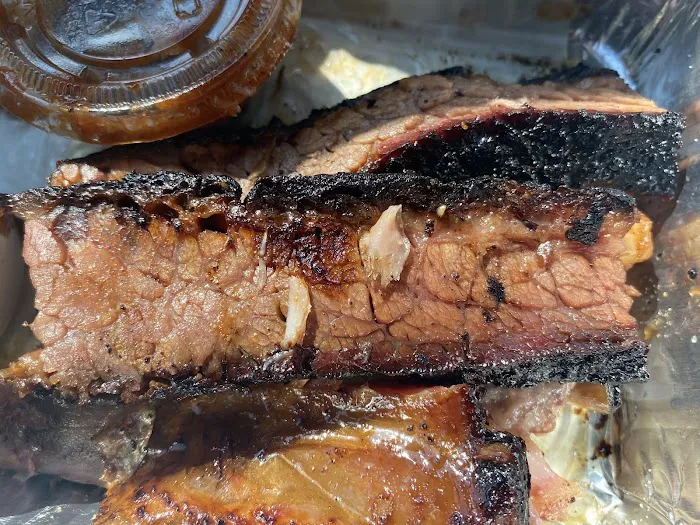 Hoot's Smokehouse Picture 4