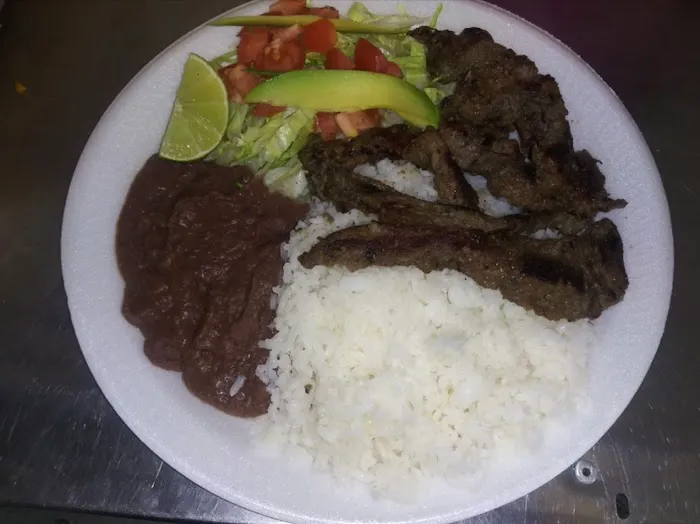 Taqueria y Pupuseria El Paraíso Picture 2