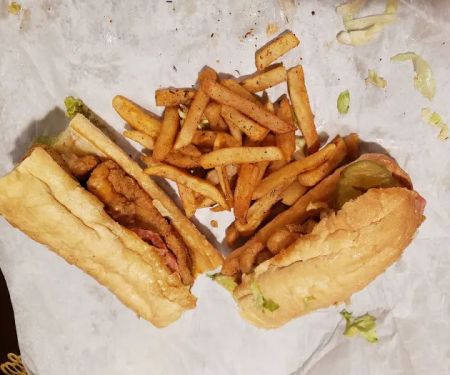 Nola's Seafood & Poboys