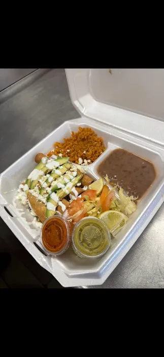 YAMI'S TAQUERIA Picture 6