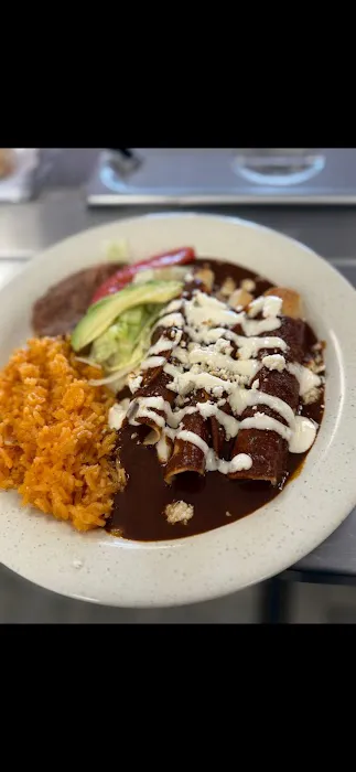 YAMI'S TAQUERIA Picture 3