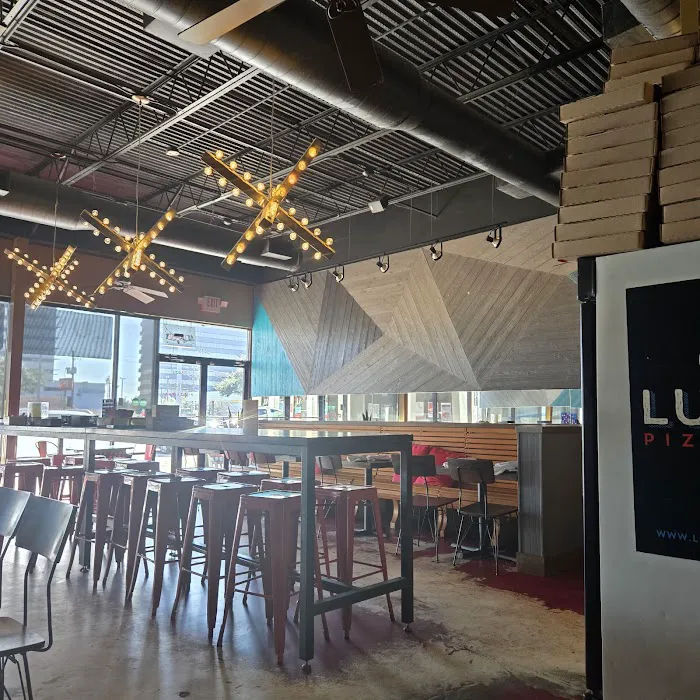 Luna Pizzeria Picture 9