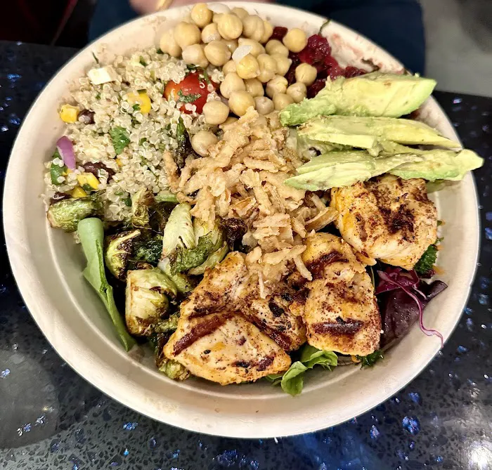 Fadi's Mediterranean Eatery Picture 10